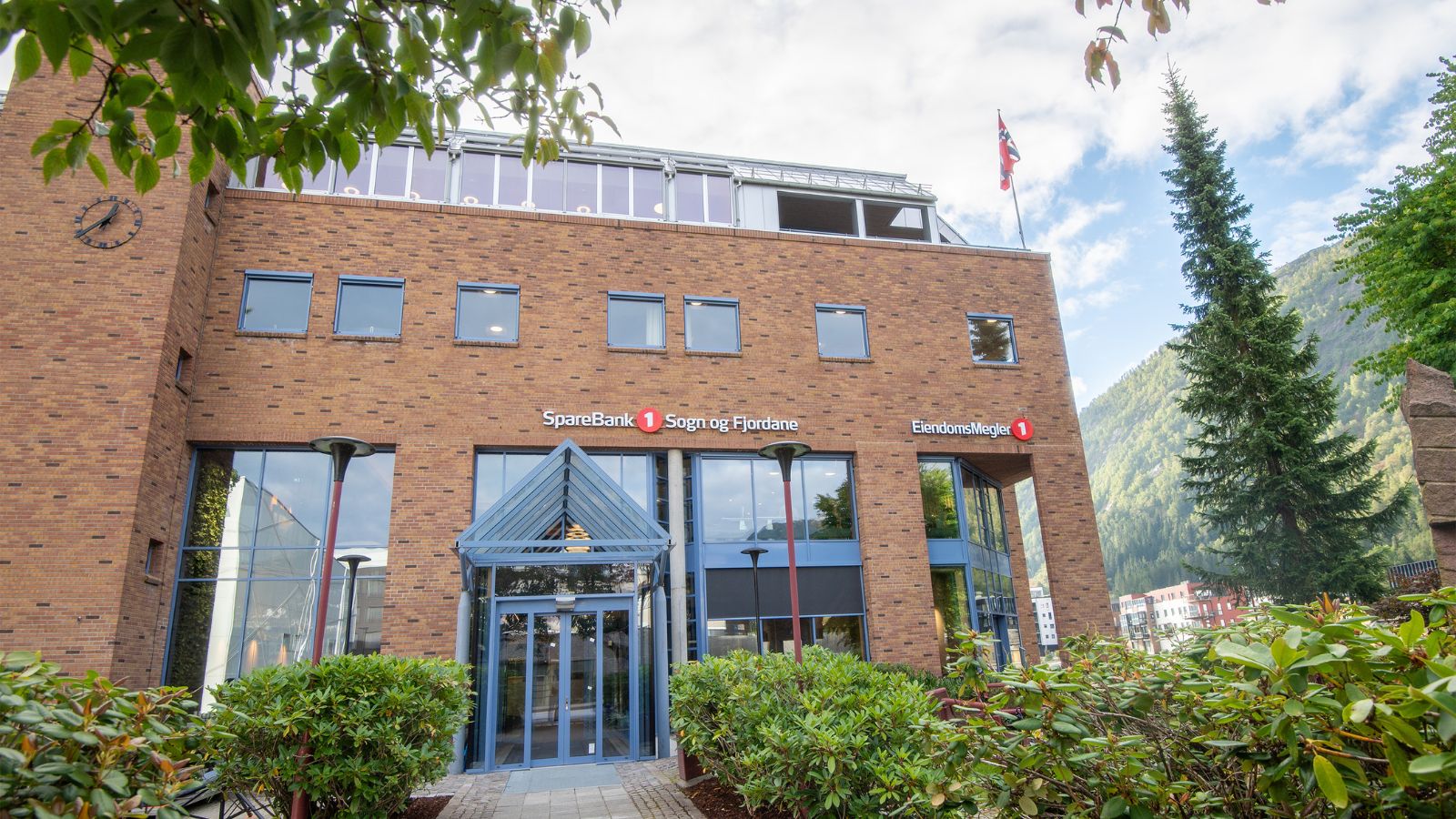 SpareBank1 Førde - holvikglas.no SpareBank1 Førde - holvikglas.no