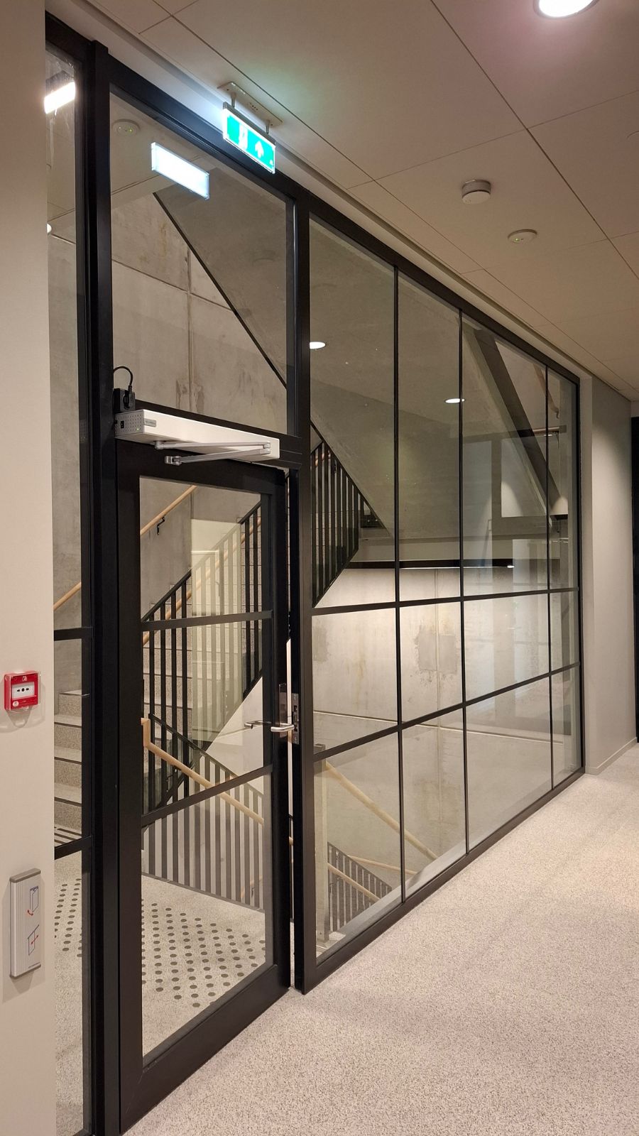 Svanemerka kontorbygg NorTekstil - holvikglas.no