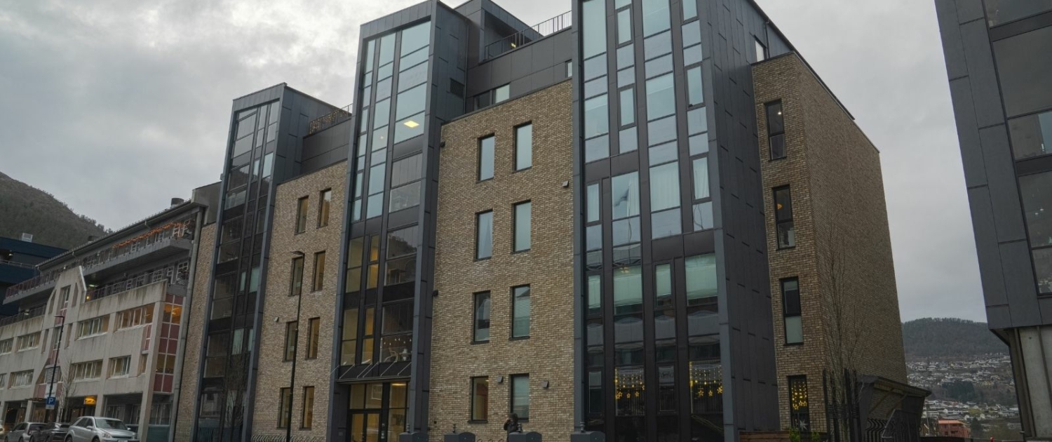 Langebruvegen Førde - holvikglas.no