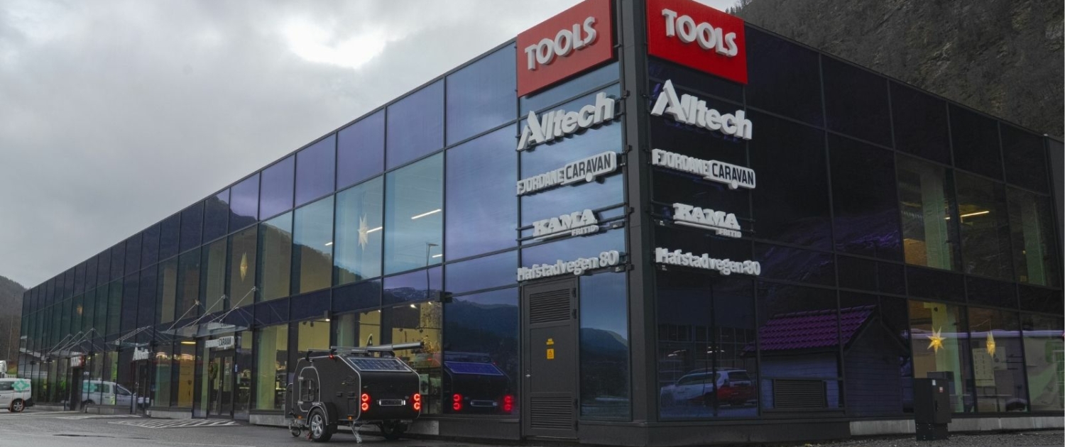 Toolsbygget Førde - holvikglas.no